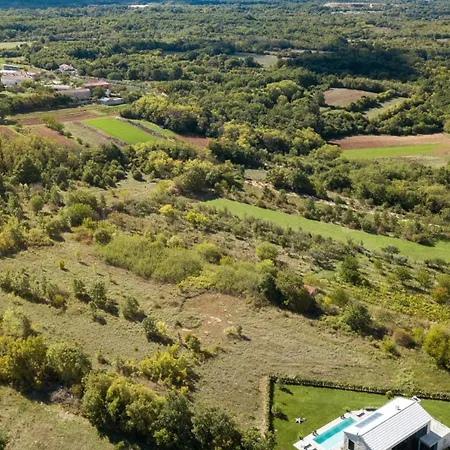 Luxury Valens With Wellness In Tinjan Villa